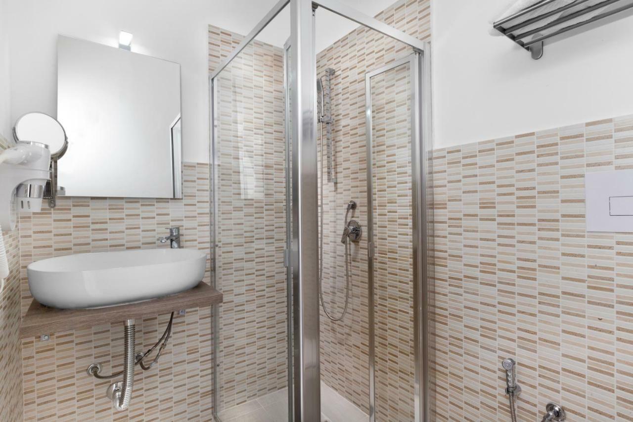 Rainbow Napoli Bed & Breakfast Bagian luar foto