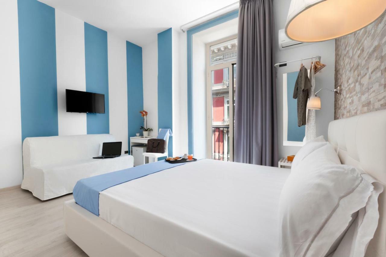 Rainbow Napoli Bed & Breakfast Bagian luar foto