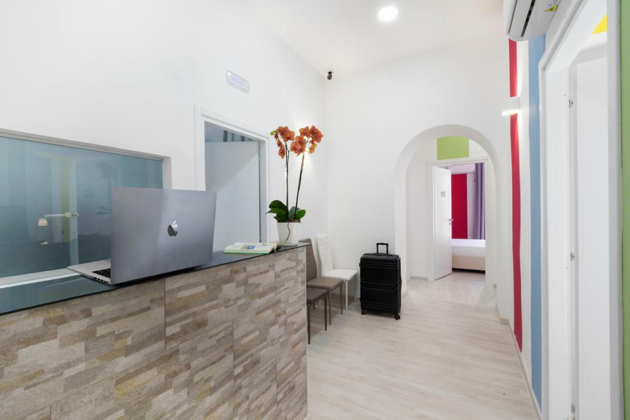 Rainbow Napoli Bed & Breakfast Bagian luar foto