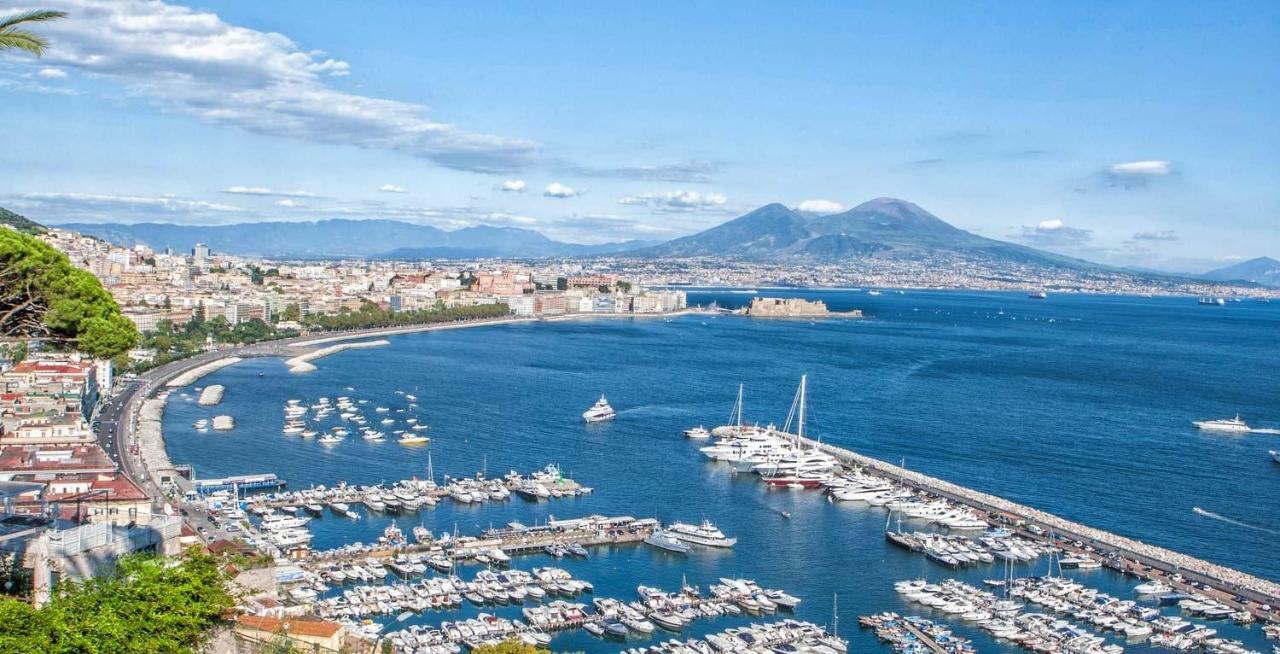 Rainbow Napoli Bed & Breakfast Bagian luar foto